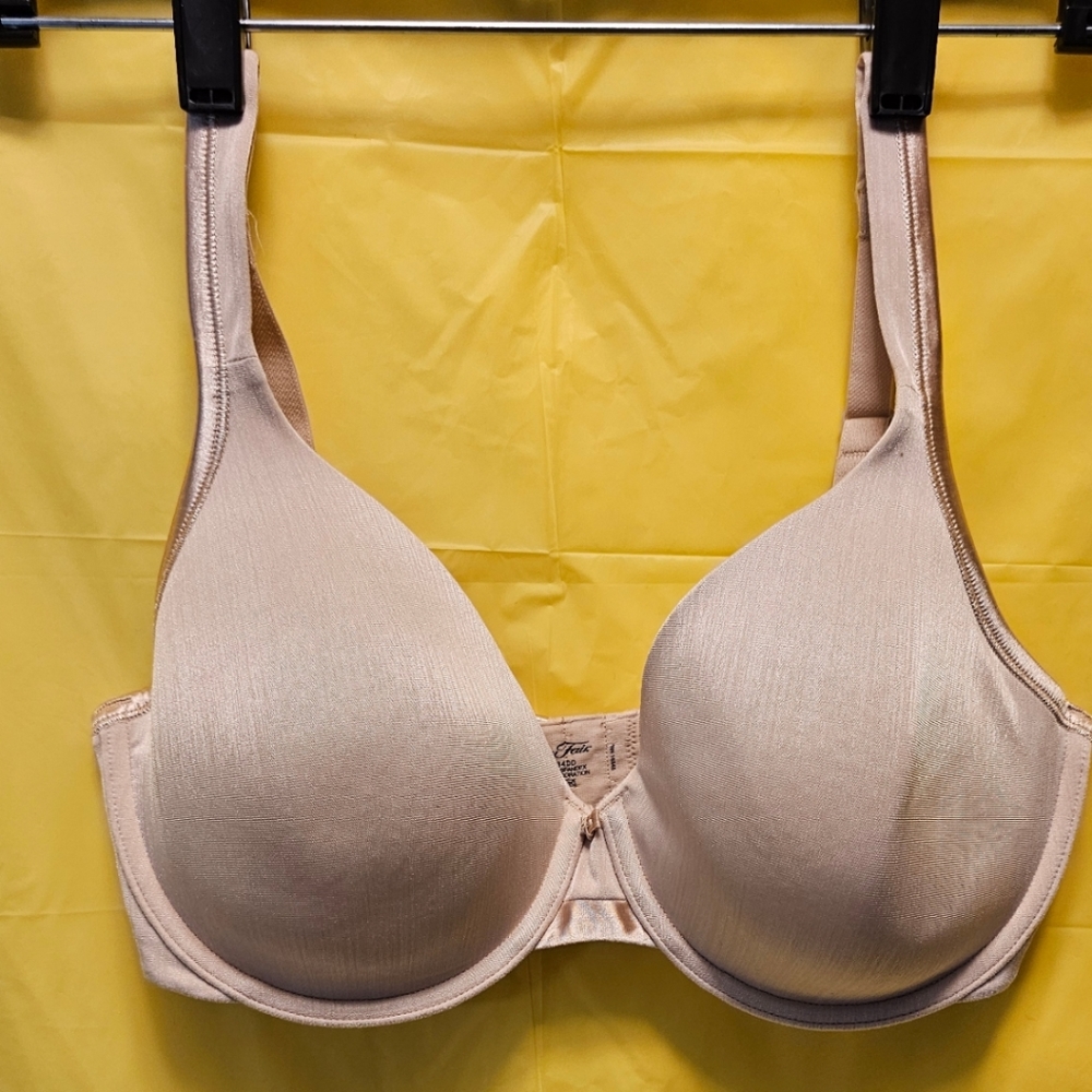 VANITY FAIR woman's tan bra size 34DD